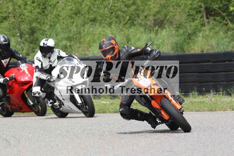 Archiv-2025/10 23.04.2025 Cornu Master School ADR/rot-rouge/50